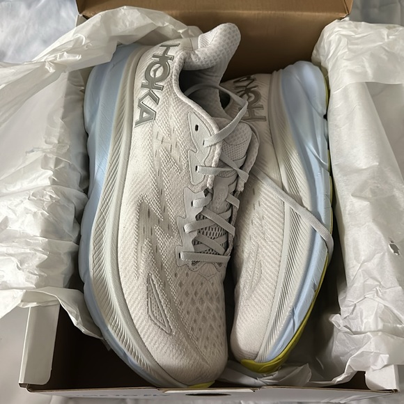 Women’s Hoka Clifton 9- size 10.5 Wide Width - Picture 2 of 6